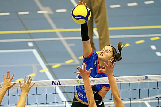 volleynetwork international - athletes - action picture - volleyball professional karolina pidhurska attacking