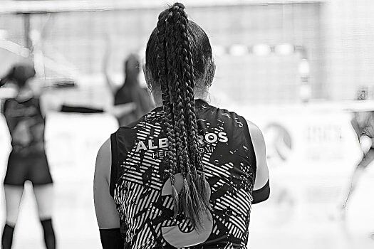volleynetwork international - athletes - action picture - volleyball professional karolina pidhurska serving