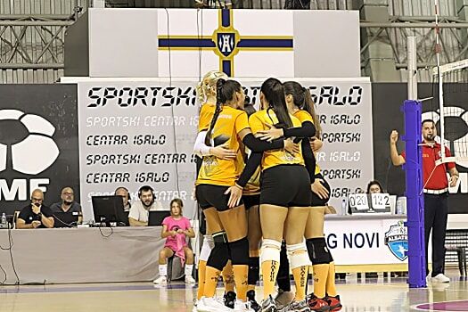 volleynetwork international - athletes - action picture - volleyball professional karolina pidhurska cheering