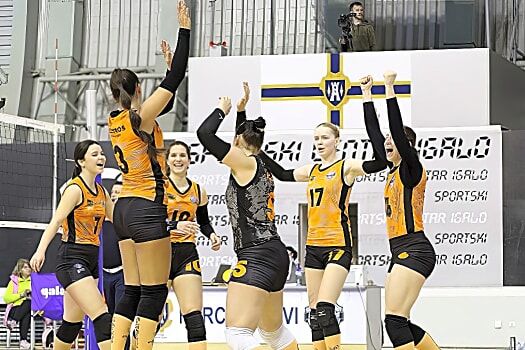 volleynetwork international - athletes - action picture - volleyball professional karolina pidhurska cheering