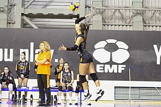 volleynetwork international - athletes - action picture - volleyball professional karolina pidhurska serving
