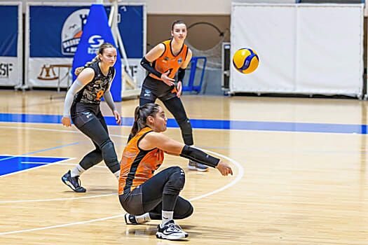 volleynetwork international - athletes - action picture - volleyball professional karolina pidhurska receiving