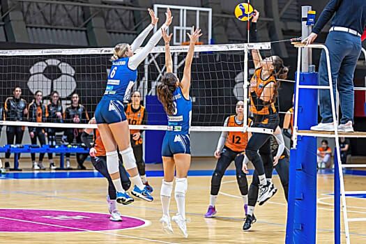 volleynetwork international - athletes - action picture - volleyball professional karolina pidhurska attacking